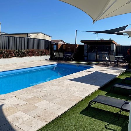 Crestview Tourist Park Hotell Queanbeyan Eksteriør bilde